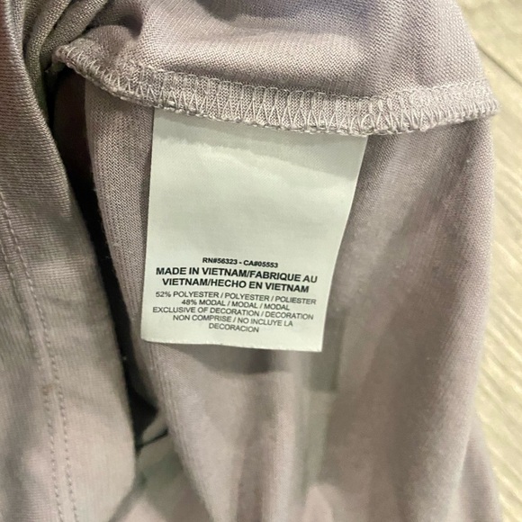 NIKE Women’s Crop Top Size Large Light Gray and White - Picture 4 of 5